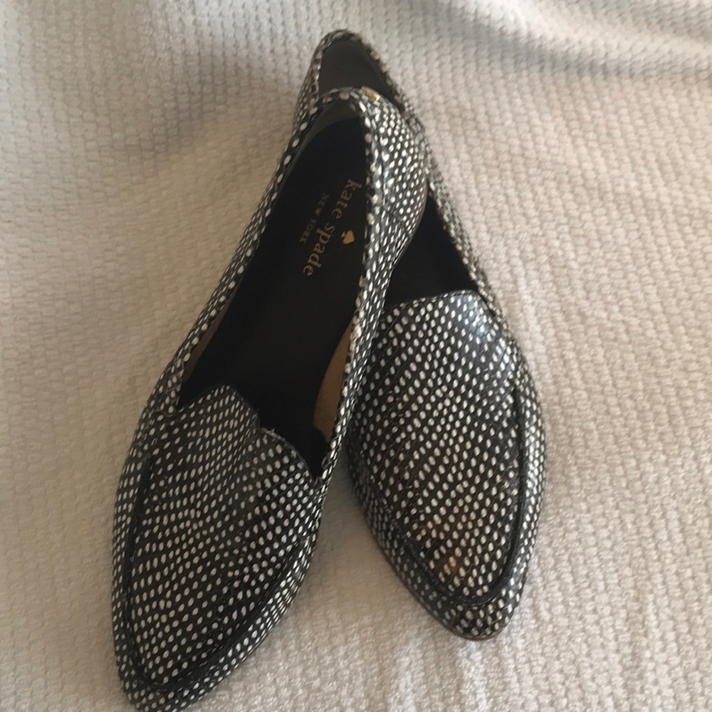 Kate Spade Black/White Snake Skin loafers size 8